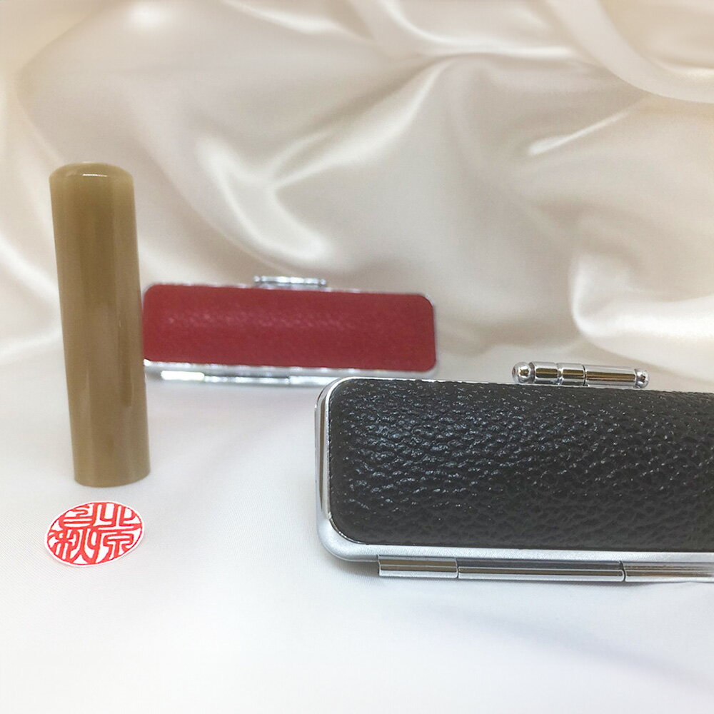 【ふるさと納税】牛角純白印鑑実印用ケース付 雑貨 日用品 文房具 貴重な印材 飴色系 直径15mm 丸 姓名 姓のみ 名前のみ 五書体