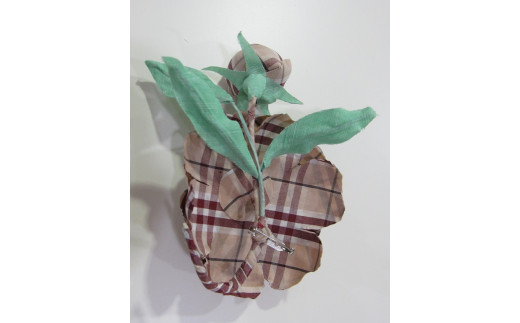 コサージュ裏側のイメージ写真です。