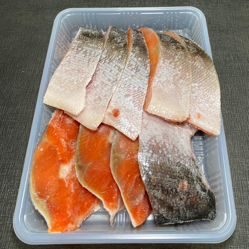 厚切り紅鮭一尾 9切れ＆ホタテ400g×2 セット 旨味抜群！！ 甘塩紅鮭1尾 切り身 鮭 サケ さけ 切身 冷凍 甘塩 魚 貝 ほたて 帆立 魚介 海鮮 海産物 北海道 釧路 _F4F-5532