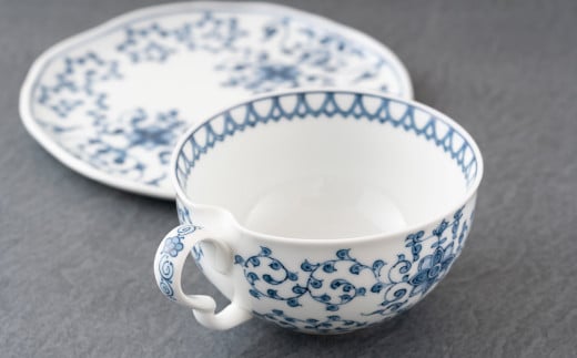 〈平戸松山窯〉花唐草スープカップ･ソーサー