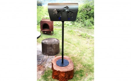 郵便 ポスト 鉄製 アイアンポスト 繁栄の青い葡萄 切り株台付き ネーム入り 