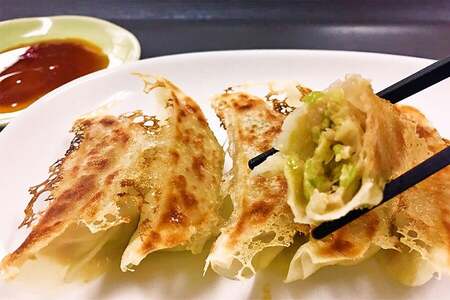 生餃子専門店「新家」の生餃子60個としそ餃子30個セット