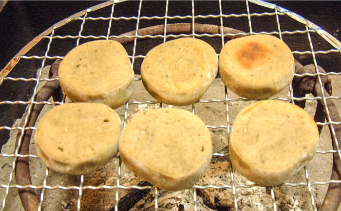 【五島の代表的な特産物！】昔ながらの手作りかんころ餅（3本入）【山口商店】[PEC001]