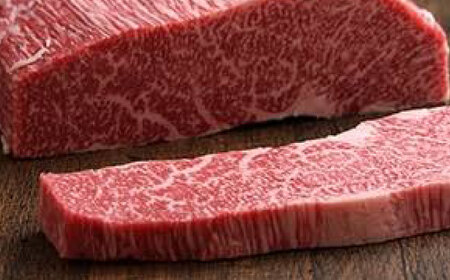 厳選佐賀牛 赤身サイコロステーキ500g / 有限会社片岡精肉店 [41AEAC016]