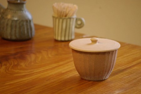 BJ009　益子焼 魔法の塩壺　わかさま陶芸