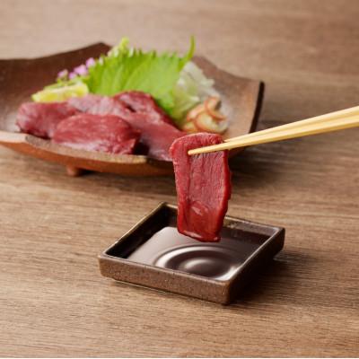 ふるさと納税 八女市 【冷蔵】 国産馬刺し たれ付き【カタ】100g×3(八女市) 《福岡肥育》 |  | 01
