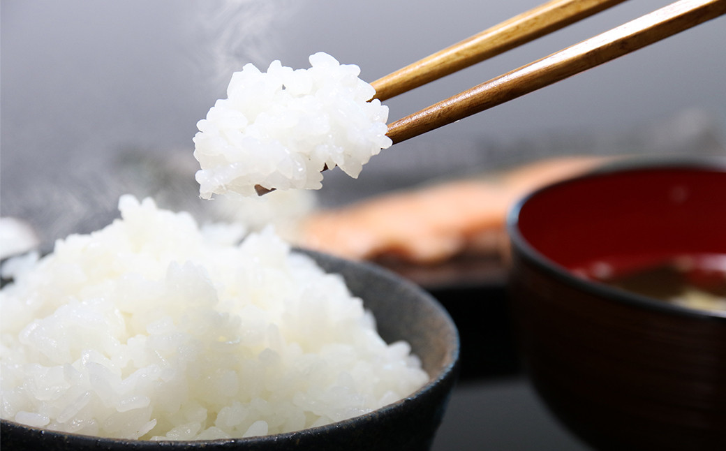 旨味と甘み、豊かな香りと、心地よい粒の食感。炊き立てはもちろん、冷めてもおいしいのでお弁当やおにぎりに最適です。