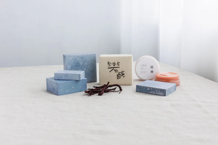 紫香房ギフト①（桜膏5g 1個、石鹸Ｓ45g 1個）雑誌VOCE掲載 無添加せっけん 無添加 石油系化合物不使用 シャンプーバー 生薬 アースライズ 岩手県 北上市 C0400