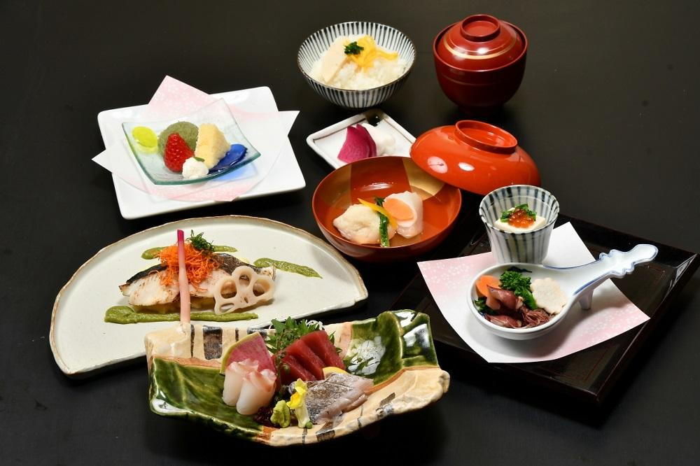 
季節料理　あら珠のミニ会席（ランチ）
