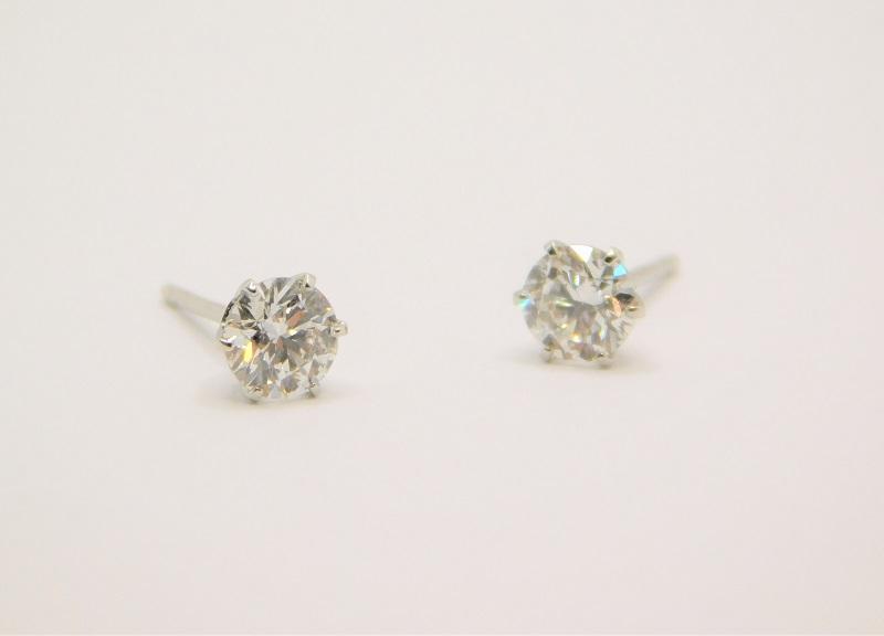 プラチナ900 ダイヤモンドピアス(Dカラー・0.5ct）K027904-H