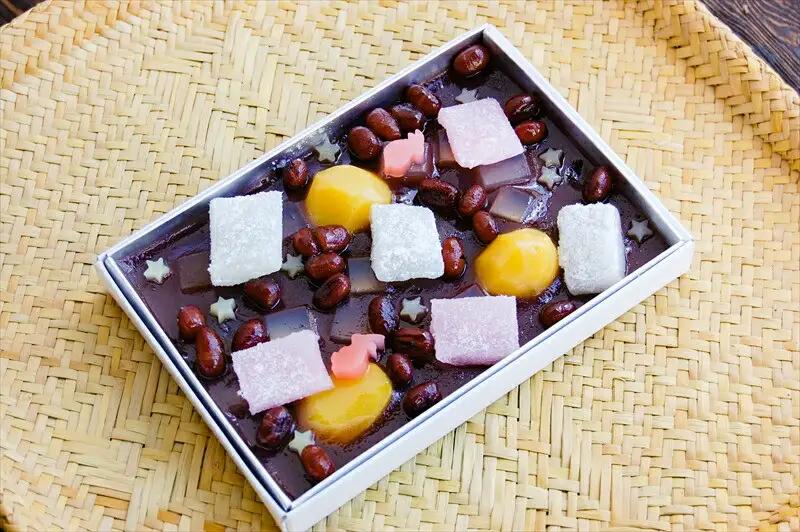 【うさぎや星が夜空に浮かぶ“進化系ネオ和菓子”】夏の夜空に見立てた“あんみつ風“水羊羹「天の川」 創業昭和10年 小田原 伊勢屋〈出荷時期:2025年6月15日～2025年8月31日〉【 和菓子店 神