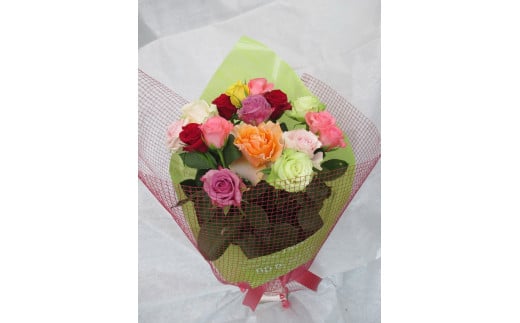 鳥海山麓の澄んだ水と空気が育んだ　バラの花束（小） SA1257