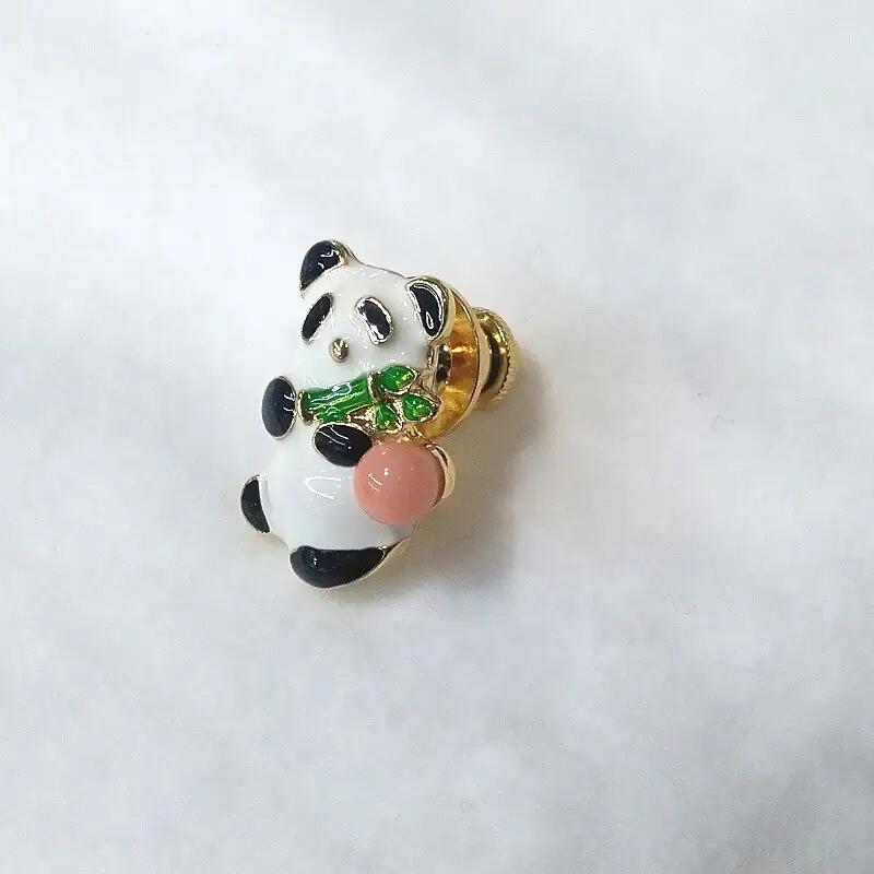 2117 珊瑚ピンブローチ・パンダ（深海珊瑚） 贈り物 かわいい アクセサリー カジュアル オシャレ 