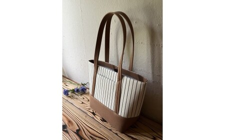【AKIRAオリジナル】中型レディストートバッグ　ショルダータイプ　ストライプ×薄茶デニム（軽量 軽い 日本製 キャンバス 帆布 横型 肩掛け 通勤 通学 大容量 上質 カジュアル オシャレ レディー