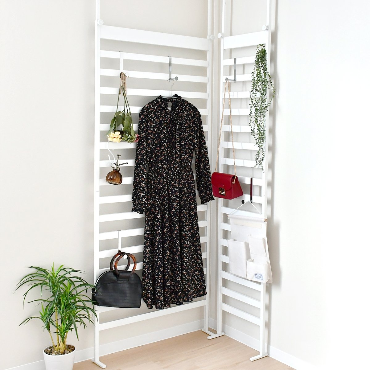 
            [№5224-1753]簡単つっぱりラダーラック 幅75cm（ホワイト）｜ 2380WH 足立製作所 ウォールラック 壁面収納 省スペース 有効活用 つっぱり 引っ掛け整理整頓 子供部屋 お片付けラック 新潟
          