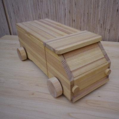 ふるさと納税 熊野市 初節句のお祝いにぴったり♪知育玩具【熊野杉のトラック型の積み木58P】