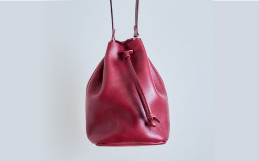 巾着ショルダーバッグS（ワイン）/ レザー ショルダー ショルダーバッグ BAG bag バック バッグ 革 ギフト 巾着 きんちゃく / 諫早市 / 伊東製靴店 [AHCN020]