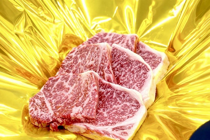 
                  （冷凍）松阪牛 厚切り サーロインステーキ 900g B-141 ／冷凍　瀬古食品　ふるさと納税　牛肉　松阪肉　名産　ブランド　霜ふり本舗　三重県　大紀町
                