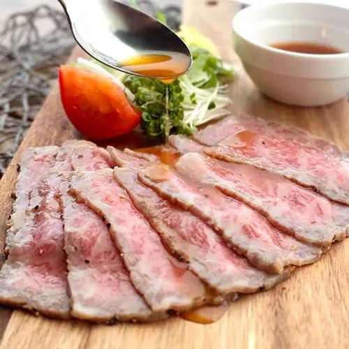 黒毛和牛 A5ランク とろ生ローストビーフ 300g 黒トリュフ塩