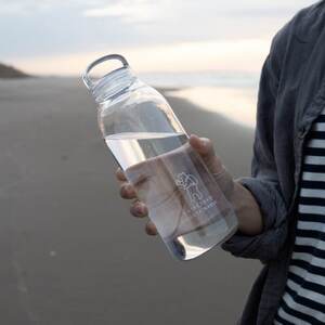 知床トコさん　ウォーターボトル　クリア　950ml×1本　常温で水が飲める 耐熱マイボトル【配送不可地域：離島・沖縄県】【1629168】