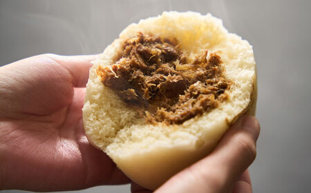 【12回定期便】長崎名物 皮付三枚肉の角煮まん 5個・角煮そぼろまん 5個[QAX074]