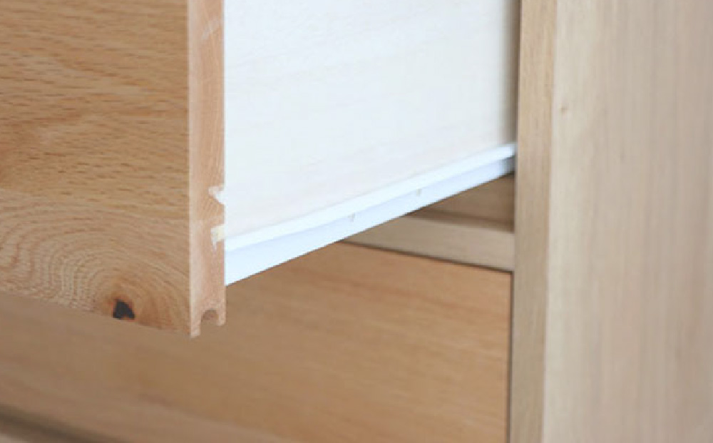 【東馬家具】TRM017 Hop Stepチェスト【天然木 ナチュラルデザイン 収納アイテム 猫 キュート 完成品 脚のみ取付】(H060614)