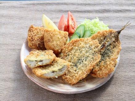 魚健 海鮮フライセット【開き 朝ごはん ジューシー おかず お弁当 おつまみ 人気 簡単 フライ あじ あじふらい さわら メンチカツ かます 揚げ物 冷凍 ランチ 晩ご飯 サクサク ふっくら】(1120)