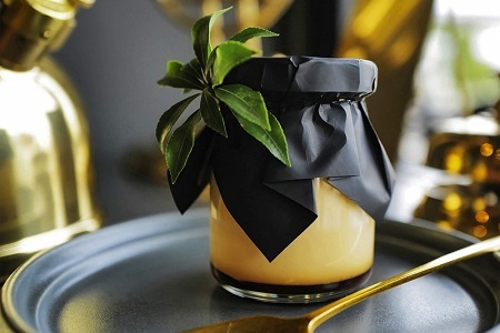 048-007　お花屋さんの下諏訪町プリン4個＆青いバラ3本とかすみ草の花束