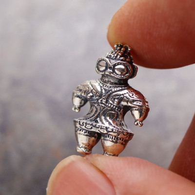 
                  縄文の神秘を身にまとうSV925製　豆遮光器土偶ネックレス　700-081【1670953】
                