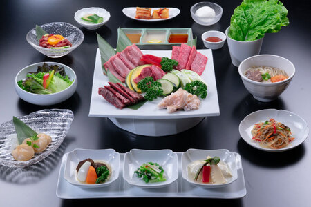 モランボン本店　お食事券　厳撰焼肉コース「極」2名様分