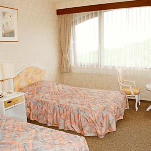 舞鶴カントリークラブ ゴルフ宿泊パック 1泊4食付 2ラウンドプレー ペア（2名様） ゴルフ セルフプレー ホテル 食事付【ゴルフ場利用】