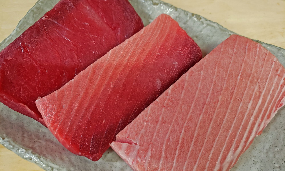 
                  b200-025　【定期便3回】天然南鮪・大トロ・中トロ・赤身(約1kg)
                