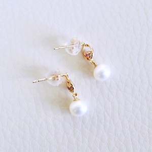 K10YG(10金) イエローゴールド パール & ルビー 揺れる シンプル スタッド ピアス  保証書付 SR-2031 242-062-a