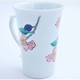 赤絵白磁硯処 雪月花 マグカップ〈山茶花文〉 有田焼 A30-147_イメージ2