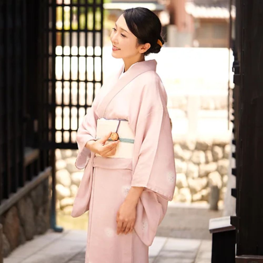 【限定1個】伊勢根付「菊」伊勢根付職人・梶浦明日香│伊勢根付 伊勢 根付 工芸品 菊 ダリア 花 木 真珠 着物 きもの 帯 飾り アクセサリー 和装 和服 和装小物 手作り 留め具 和風 贈答_イメ