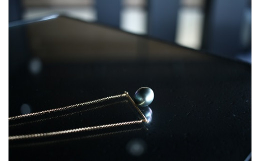 418 タヒチ産黒蝶真珠18金デザインペンダントネックレス BAR　真珠 K18 ジュエリー ネックレス ペンダント パール 南洋真珠 18金 黒蝶真珠