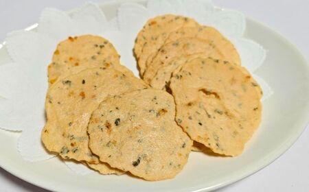 じゃがいもチップス（バジル＆チーズ味）