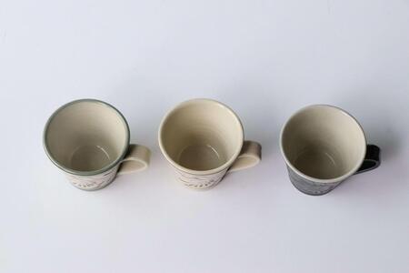 ＜受注生産品＞黒釉唐草線彫 ( マグカップ小 × 1個 )｜沖縄　やちむん　育陶園　人気　伝統