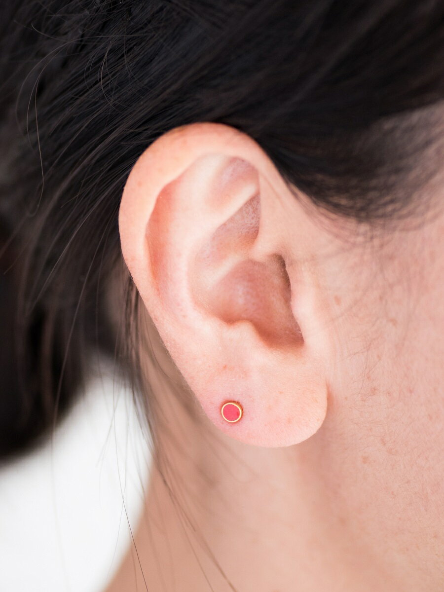 【ふるさと納税】 Kenichi Kondo Point pierce red (七宝ピアス・赤 丸) Kenichi Kondo | 埼玉県 北本市 七宝 七宝焼き ピアス ハンドメイド ゴールド ジュエリー 両耳用 一粒 装飾 ギフト 作品 手づくり プレゼント