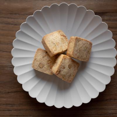 ふるさと納税 御代田町 自家焙煎スペシャルティコーヒー深煎りブレンド(豆のまま)と胡桃焼き菓子のセット |  | 02