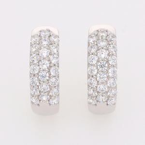 【ジュエリーの街、山梨県甲府市】ダイヤ0.70ct Pt900ピアリング　LE2908P