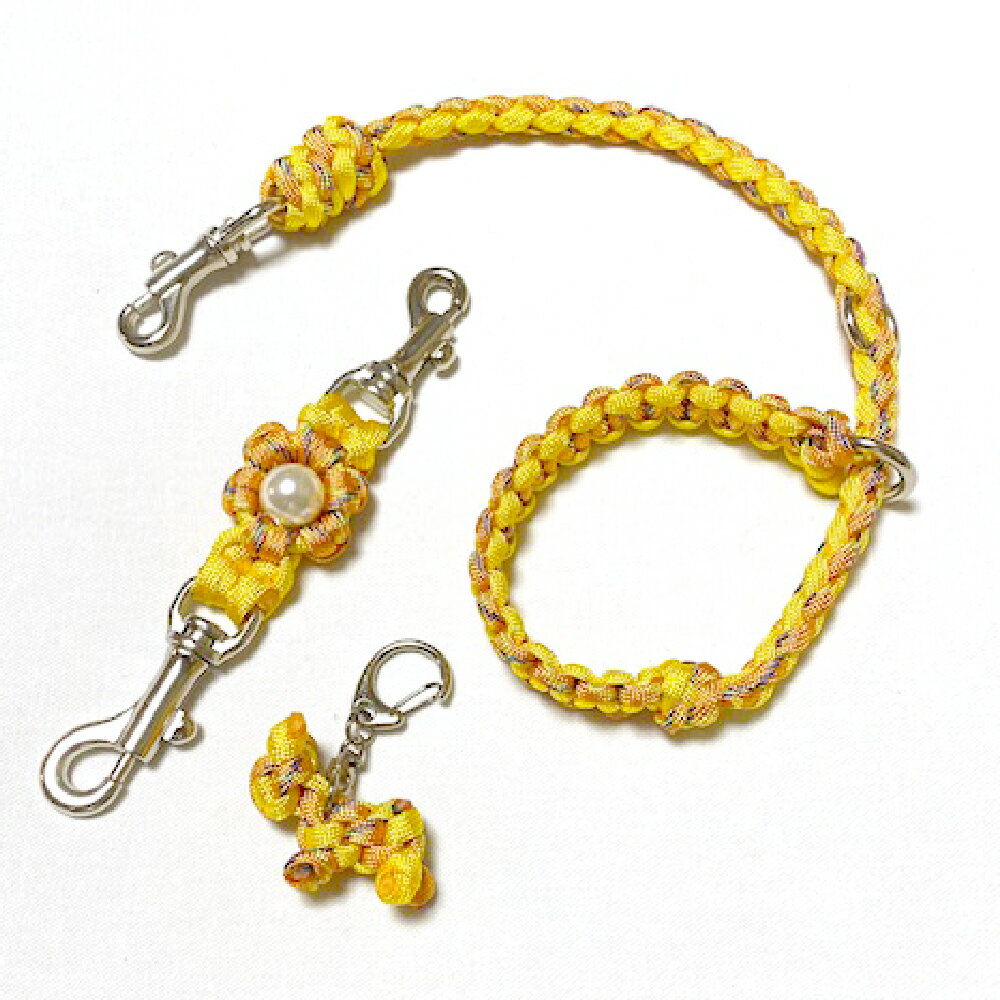 【ふるさと納税】愛犬さんのお散歩すっぽ抜け防止！ 首輪とハーネスを繋ぐジョイントリード（フラワー）＆愛犬さんと飼主さんを繋ぐリーシュ（サブ持ち手）セット お揃いのわんこキーホルダー付き 15cm 小型犬～中型犬用 花 ペット用品 犬用品 岡山県 倉敷市 送料無料