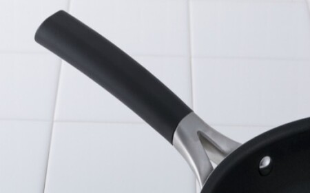 貝印 料理研究家 脇雅世監修 o.e.c IHフライパン 25cm ふた付 2点セット 000DY5200 OEC オーイーシー IH ガスコンロ オーブン 対応 関市 キッチンツール 料理 おしゃれ