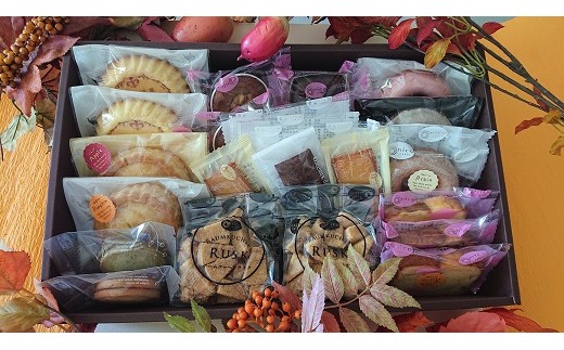 
            A-23 nicoセレクション ( 特Ａ ) 焼菓子23個  | お菓子 焼き菓子 洋菓子 スイーツ おやつ オリジナル 焼菓子 売れ筋 厳選 詰め合わせ おまかせ お任せ お楽しみ 人気 有限会社小向製菓＆nico cakes パティスリー ニコケークス 常温 お取り寄せ 青森県 六戸町
          