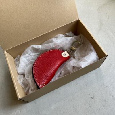 ふるさと納税 京丹後市 本革 【バナナキーケース】牛革(ヌメ)レッド 全長180mm 革小物職人が作るキーケース |  | 03