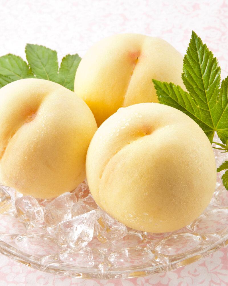 岡山県産　白桃6玉（1玉330ｇ以上）等級：ロイヤル 木箱入り