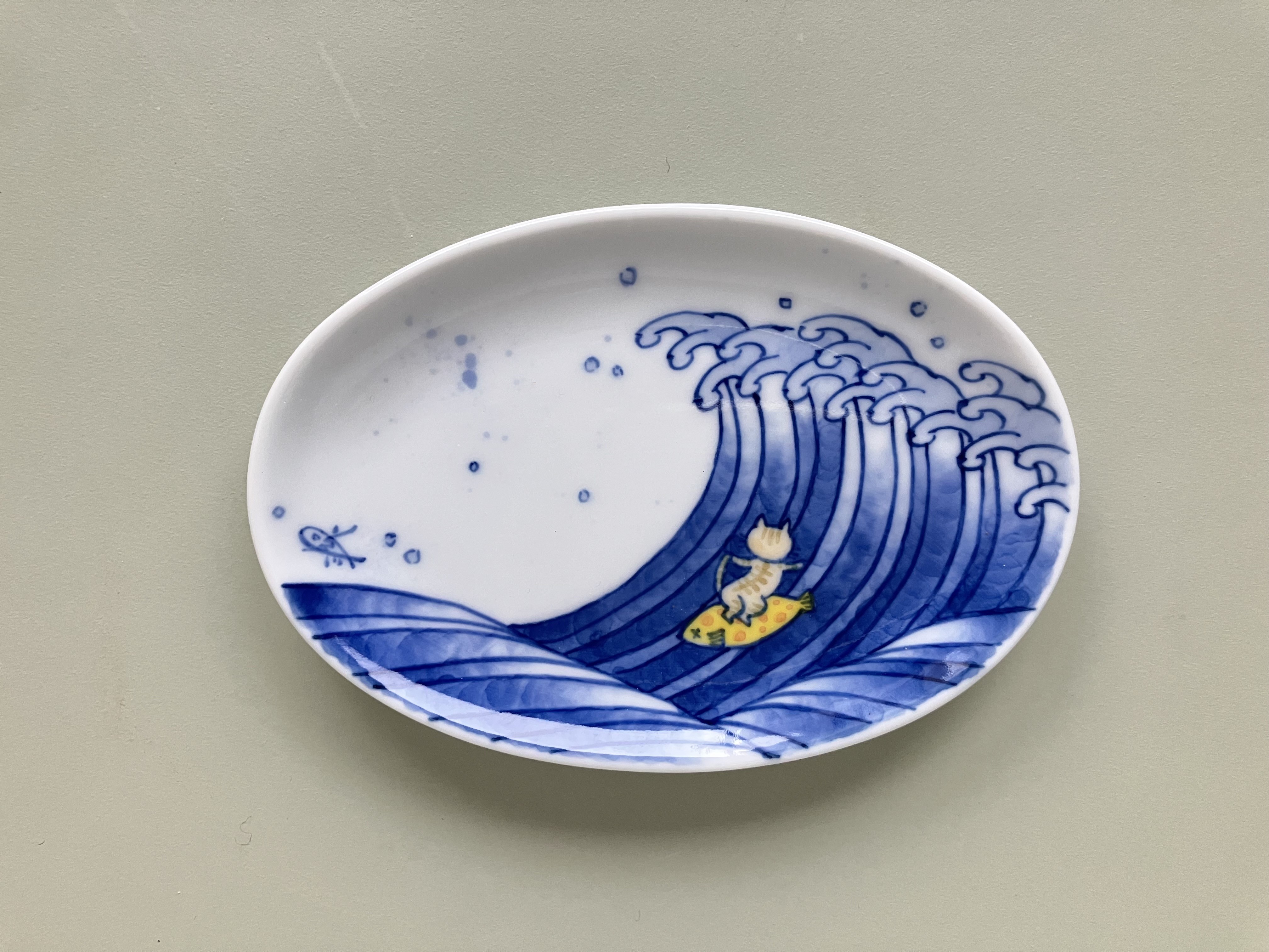 
                  【伝統工芸士・陶磁器作家 太田早紀】ナミノリニャンコ 波乗り猫 楕円皿 1枚　（4柄から1つお選びください）
                