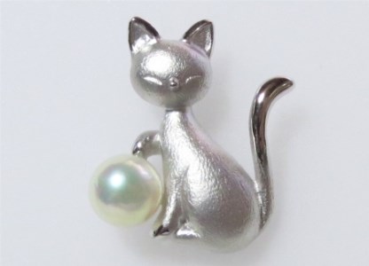 真珠の里 猫のタックブローチ シルバー製 / 伊勢 志摩 伊勢志摩 英虞湾 志摩産 真珠 パール アコヤ貝 アクセサリー ブローチ ギフト プレゼント ビジネス 冠婚葬祭 慶事 弔事 結婚式 入学式 