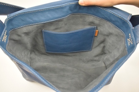 【minca】栃木レザーのショルダーバッグ01M 斜め掛け A4サイズ ソフトな手触り/Shoulder bag 01/M/レッド　538