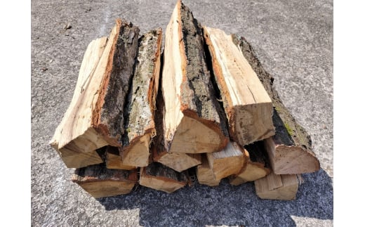 【2025年10月以降の発送】薪ストーブに最適、しっかり暖まる高級薪40cm　20kg 兵庫県 丹波篠山市 木材 薪ストーブ ストーブ 薪割り 割り薪 まき 乾燥 済 アウトドア キャンプ ファイヤー 焚き火 焚火 森林 林業 木 サウナ 送料無料 燃料